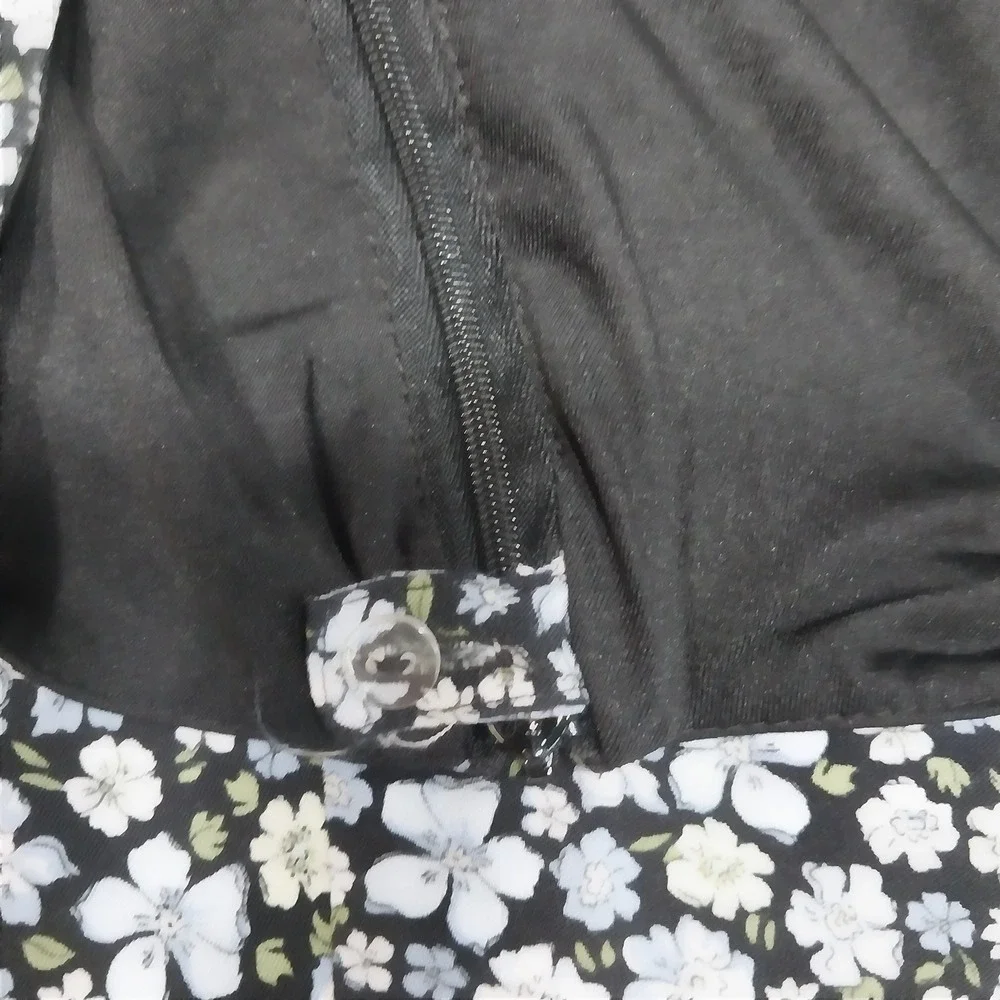 H&M Divided Women Skirt Floral Mini A-Line Viscose Size 6 Black Blue
